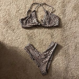 Skatie leopard bathing suit